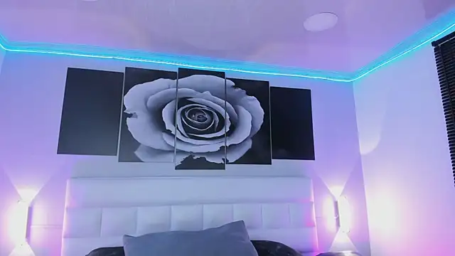 sofi bakerr online show from November 15, 11:40 am