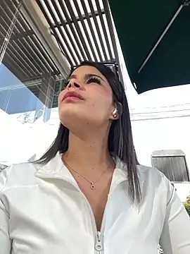 Snapshot of DaryRos chatting on October 28, 9:06 pm DaryRos online show from October 28, 9:06 pm