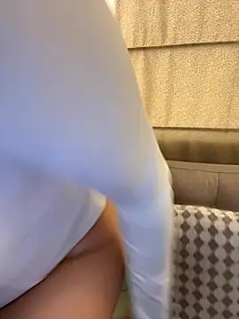 Snapshot of DaryRos chatting on November 6, 8:43 pm DaryRos online show from November 6, 8:43 pm