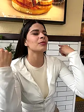 Snapshot of DaryRos chatting on November 11, 5:24 pm DaryRos online show from November 11, 5:24 pm