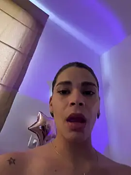 Snapshot of DaryRos chatting on February 16, 9:33 pm DaryRos online show from February 16, 9:33 pm