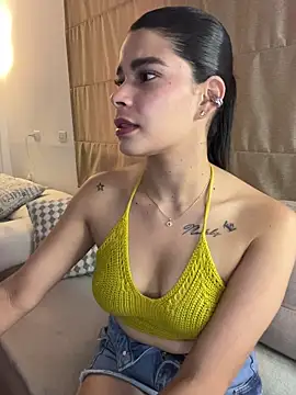 Snapshot of DaryRos chatting on February 19, 11:34 pm DaryRos online show from February 19, 11:34 pm