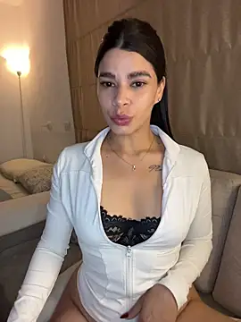 Snapshot of DaryRos chatting on March 6, 11:23 pm DaryRos online show from March 6, 11:23 pm