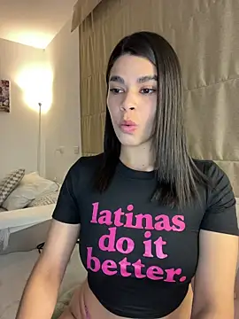 Snapshot of DaryRos chatting on March 24, 11:43 pm DaryRos online show from March 24, 11:43 pm