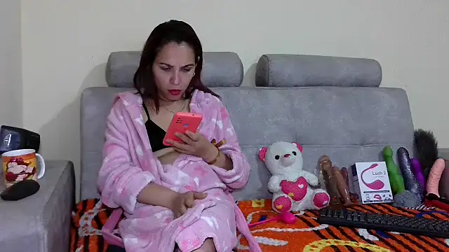 Snapshot of PenelopeHot_91 chatting on January 30, 9:14 pm PenelopeHot 91 online show from January 30, 9:14 pm