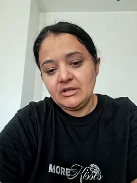 sarahhh1987 online show from April 6, 8:48 am