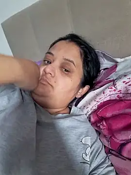 sarahhh1987 online show from April 12, 6:13 pm