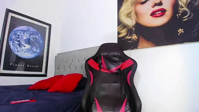 Snapshot of guy_master chatting on December 6, 4:25 am guy master online show from December 6, 4:25 am