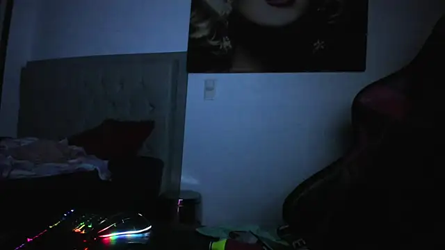 Snapshot of guy_master chatting on December 6, 10:38 am guy master online show from December 6, 10:38 am