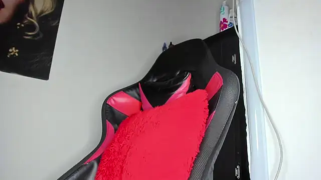 Snapshot of guy_master chatting on December 7, 2:35 pm guy master online show from December 7, 2:35 pm