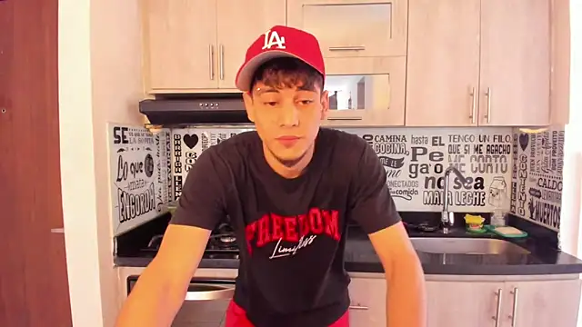 Snapshot of guy_master chatting on December 28, 4:41 pm guy master online show from December 28, 4:41 pm