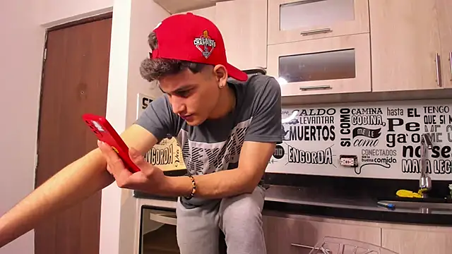 Snapshot of guy_master chatting on January 7, 6:59 am guy master online show from January 7, 6:59 am