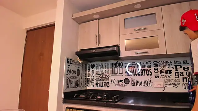 Snapshot of guy_master chatting on January 8, 6:20 am guy master online show from January 8, 6:20 am