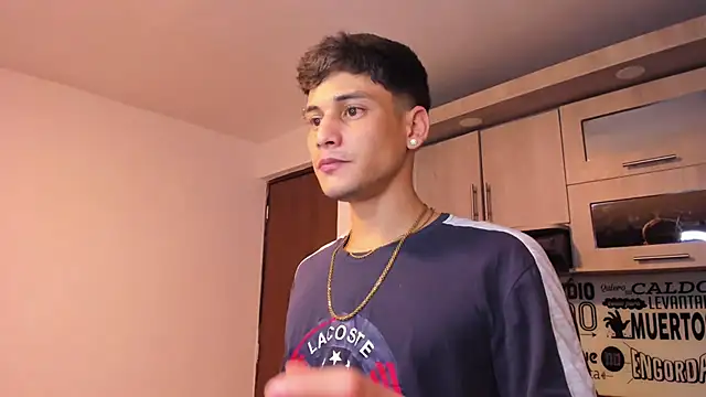 Snapshot of guy_master chatting on January 8, 9:21 am guy master online show from January 8, 9:21 am