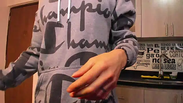 Snapshot of guy_master chatting on January 9, 7:21 am guy master online show from January 9, 7:21 am