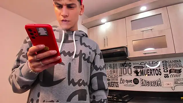 Snapshot of guy_master chatting on January 9, 1:35 pm guy master online show from January 9, 1:35 pm