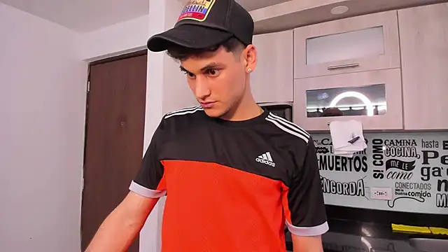 Snapshot of guy_master chatting on January 11, 2:25 pm guy master online show from January 11, 2:25 pm