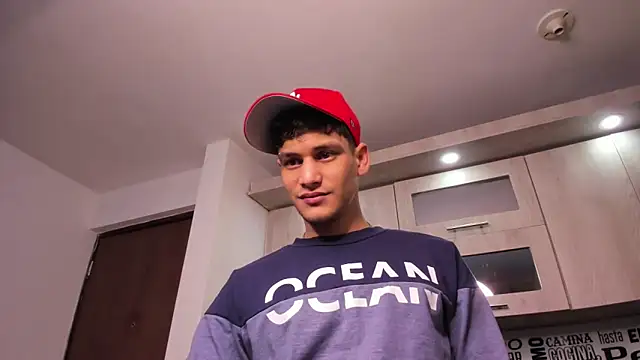 Snapshot of guy_master chatting on January 12, 7:53 am guy master online show from January 12, 7:53 am