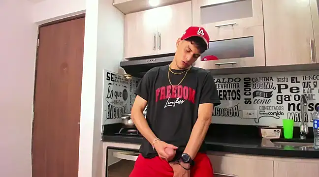 Snapshot of guy_master chatting on January 15, 7:48 am guy master online show from January 15, 7:48 am