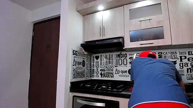 Snapshot of guy_master chatting on January 17, 7:51 am guy master online show from January 17, 7:51 am