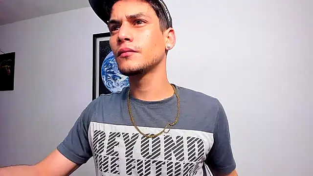 Snapshot of guy_master chatting on January 27, 10:49 am guy master online show from January 27, 10:49 am