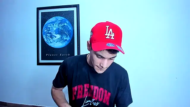 Snapshot of guy_master chatting on January 29, 6:22 am guy master online show from January 29, 6:22 am