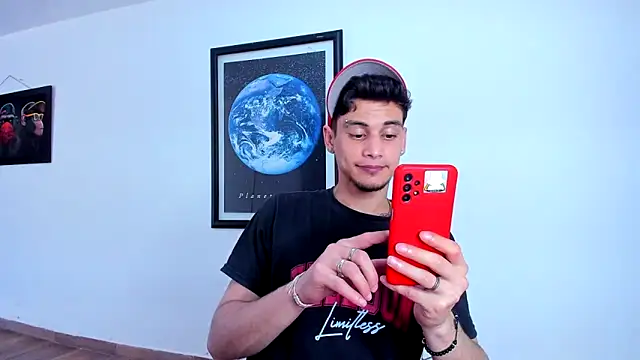 Snapshot of guy_master chatting on January 29, 12:24 pm guy master online show from January 29, 12:24 pm