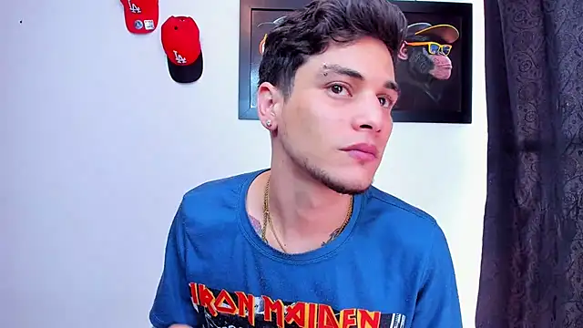 Snapshot of guy_master chatting on February 3, 5:03 pm guy master online show from February 3, 5:03 pm