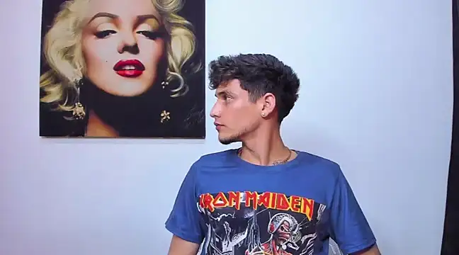 Snapshot of guy_master chatting on February 4, 7:18 am guy master online show from February 4, 7:18 am