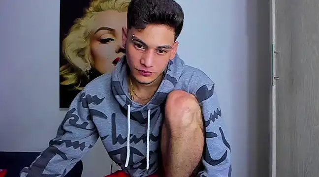 Snapshot of guy_master chatting on February 17, 8:30 am guy master online show from February 17, 8:30 am