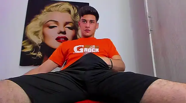 Snapshot of guy_master chatting on February 19, 6:43 pm guy master online show from February 19, 6:43 pm