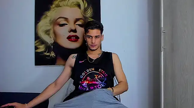 Snapshot of guy_master chatting on March 7, 2:04 am guy master online show from March 7, 2:04 am