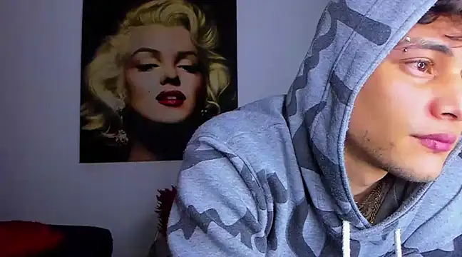 Snapshot of guy_master chatting on March 15, 9:41 am guy master online show from March 15, 9:41 am