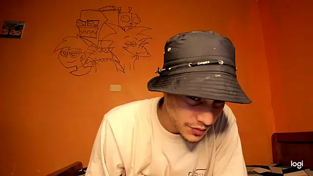 Snapshot of guy_master chatting on October 13, 8:42 pm guy master online show from October 13, 8:42 pm