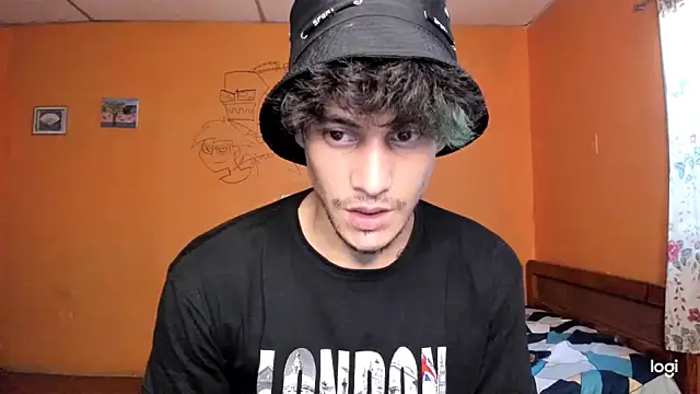 Snapshot of guy_master chatting on October 16, 7:48 pm guy master online show from October 16, 7:48 pm