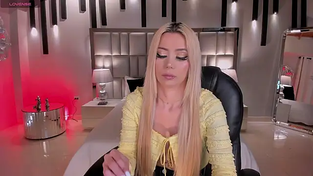 HannaConnor  online show from December 13, 8:14 pm