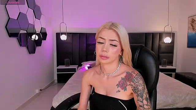 HannaConnor  online show from March 11, 8:37 pm