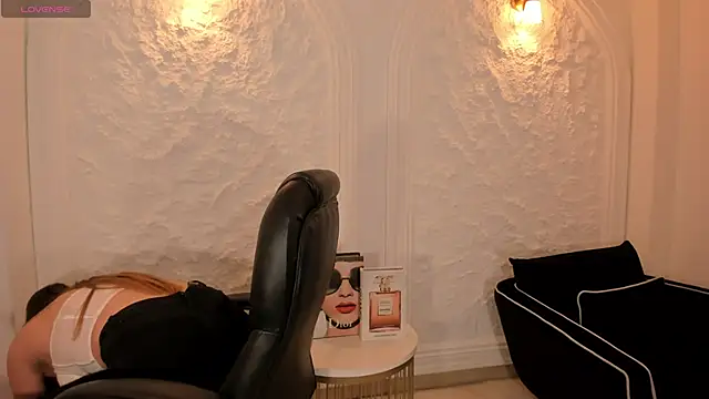 Snapshot of BellaRose_X chatting on November 8, 4:23 am BellaRose X online show from November 8, 4:23 am