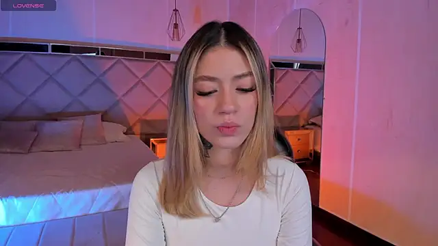 ViolettHansson online show from January 15, 6:44 pm