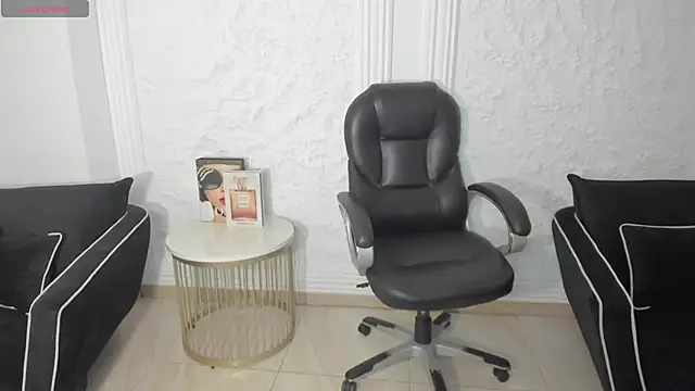 ViolettHansson online show from March 8, 9:13 am