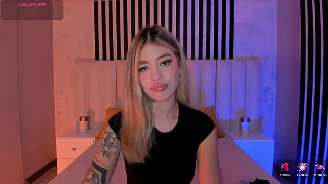 Snapshot of ViolettHansson chatting on June 9, 9:54 am ViolettHansson online show from June 9, 9:54 am