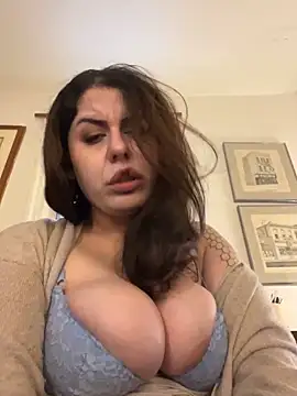 Snapshot of holyeroticss chatting on December 5, 3:50 pm holyeroticss online show from December 5, 3:50 pm