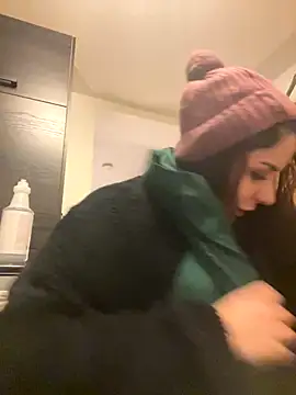 Snapshot of holyeroticss chatting on December 6, 1:29 am holyeroticss online show from December 6, 1:29 am