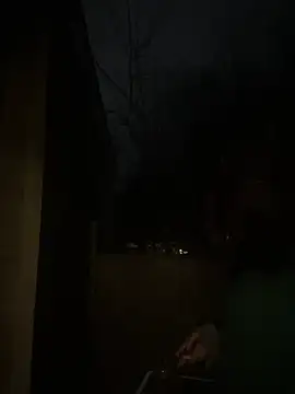 Snapshot of holyeroticss chatting on December 17, 11:27 pm holyeroticss online show from December 17, 11:27 pm