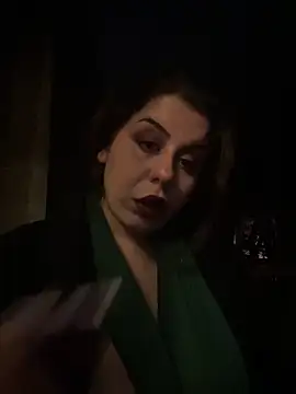 Snapshot of holyeroticss chatting on December 19, 12:02 am holyeroticss online show from December 19, 12:02 am