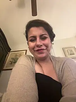 Snapshot of holyeroticss chatting on December 19, 6:12 am holyeroticss online show from December 19, 6:12 am