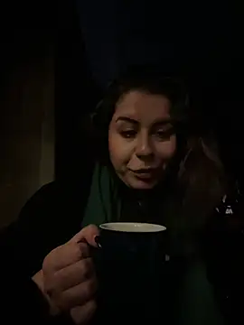 Snapshot of holyeroticss chatting on January 7, 3:24 am holyeroticss online show from January 7, 3:24 am