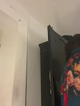 Snapshot of holyeroticss chatting on January 18, 12:35 am holyeroticss online show from January 18, 12:35 am