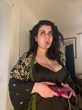 Snapshot of holyeroticss chatting on March 7, 9:38 pm holyeroticss online show from March 7, 9:38 pm