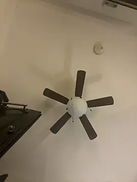 Snapshot of holyeroticss chatting on March 20, 3:23 am holyeroticss online show from March 20, 3:23 am